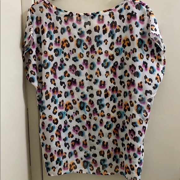 💜4/$30 - Multicolour leopard print top - Picture 3 of 3